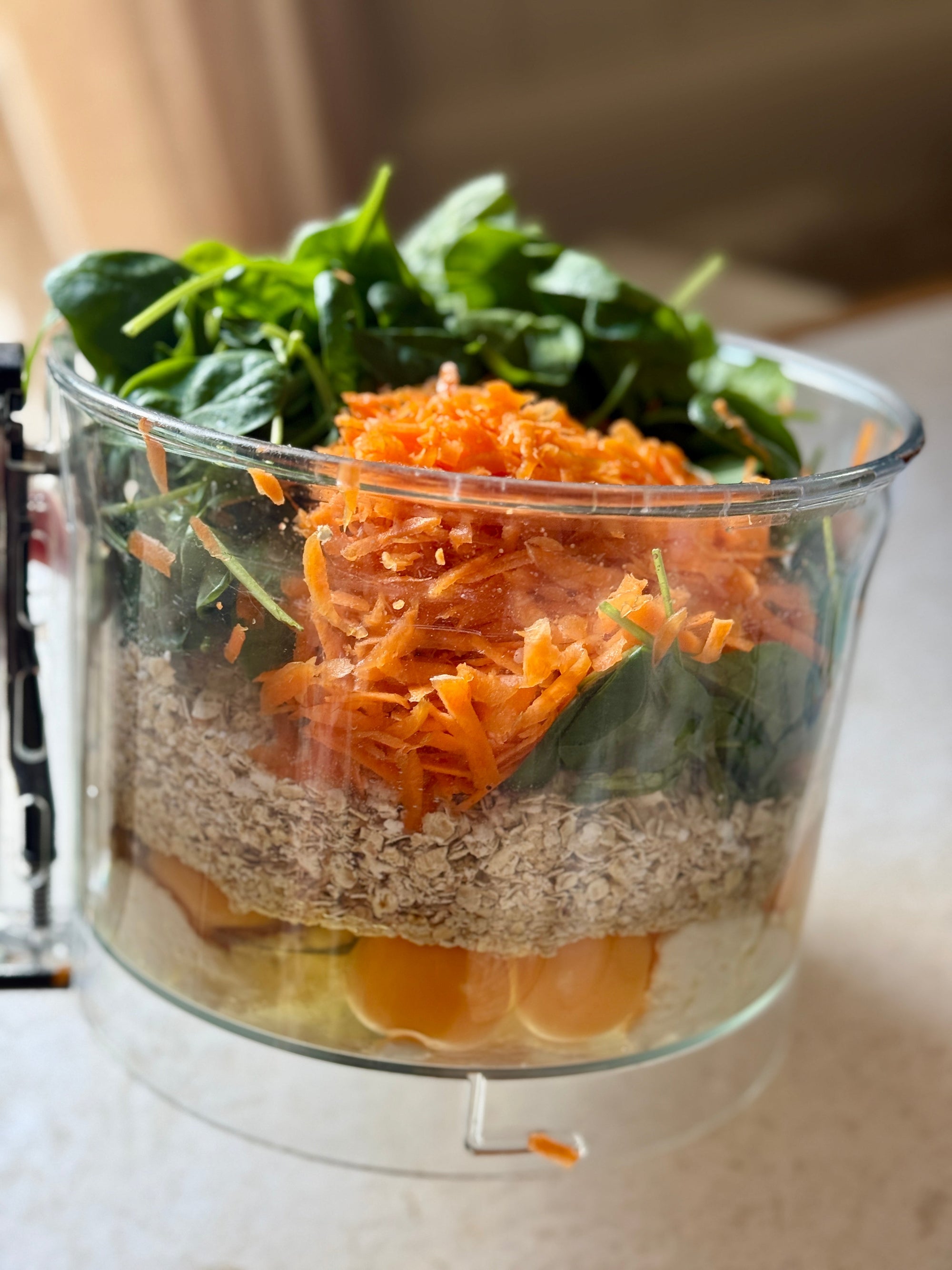 Proteinrundstykker med spinat